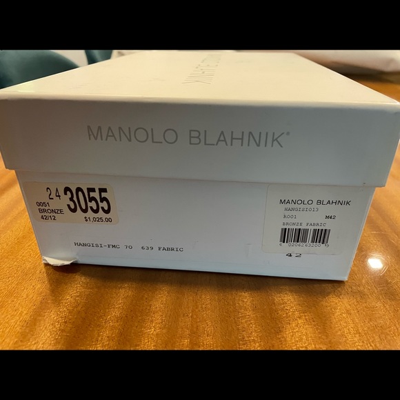 MANOLO BLAHNIK
Hangisi Flannel Fabric 70mm Pump
Bronze color size 42 - Picture 6 of 7